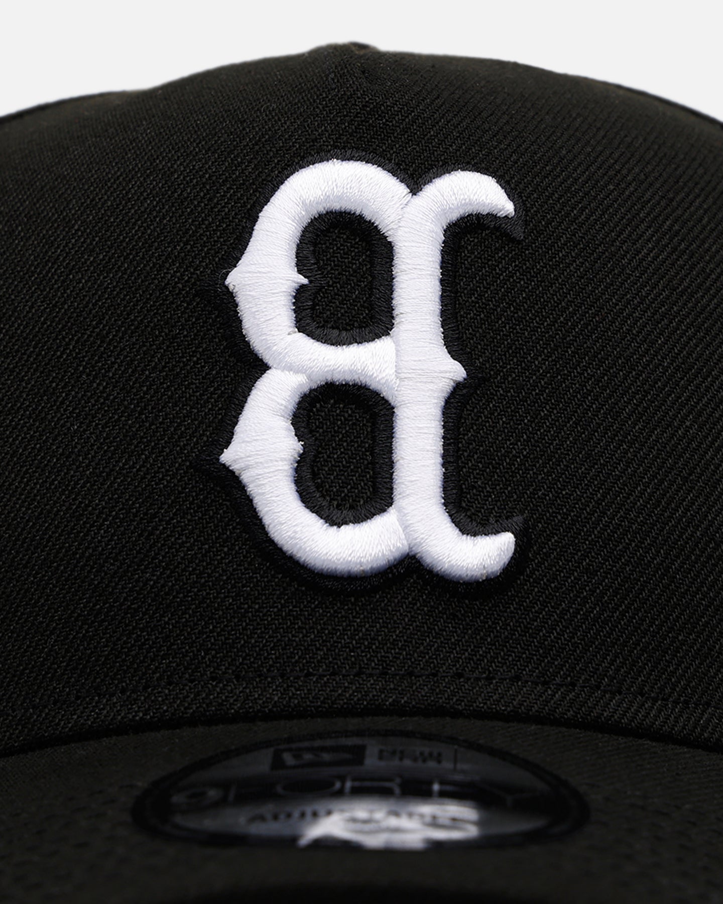 New Era Boston Red Sox 'Black White Upside Down Logo' 9FORTY A-Frame Snapback Black/White