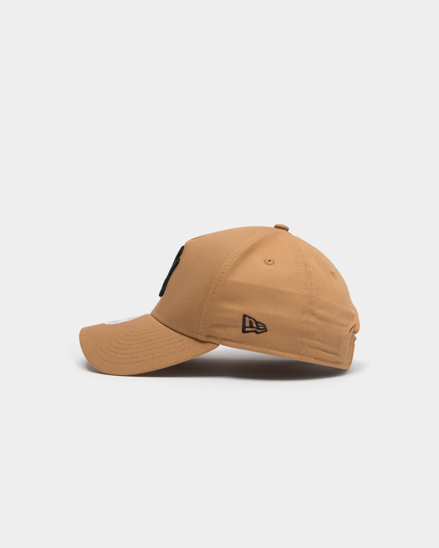 New Era Women's New York Yankees 9FORTY A-Frame Snapback Wheat/Black